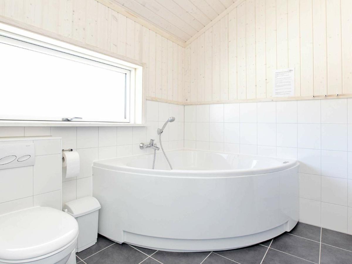 Four-Bedroom Holiday Home In Grossenbrode 1 外观 照片