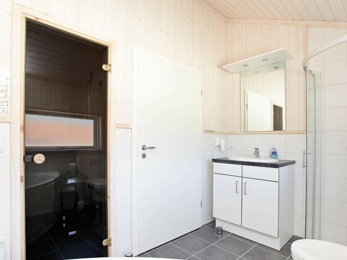 Four-Bedroom Holiday Home In Grossenbrode 1 外观 照片